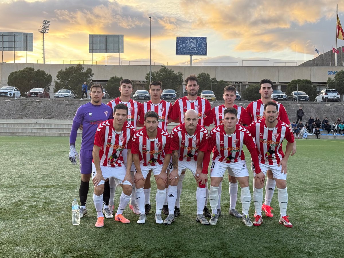 BullasDeportivo's tweet photo. 🔴 PREFERENTE ⚪️

Victoria a domicilio 0-2 frente al CF Lorca Deportiva.

Goles:

⚽️ Eloy
⚽️ Álvaro Maylan  

Próximo encuentro, MIÉRCOLES frente CD Algar.

#SentimientoDePertenencia https://t.co/AI3TjzIUo8