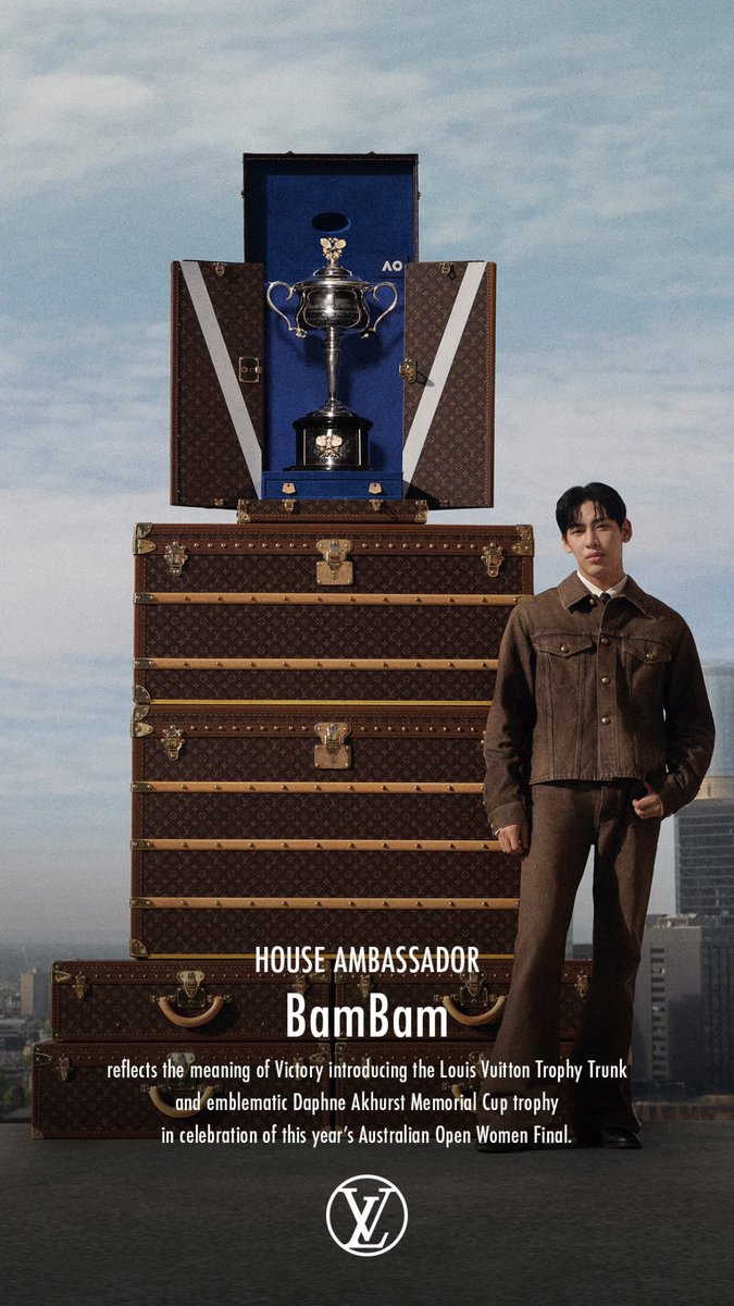 HOUSE AMBASSADOR BAMBAM

reflects the meaning of Victory introducing the #LouisVuitton <a href="/LouisVuitton/">Louis Vuitton</a> Trophy Trunk and emblematic Daphne Akhurst Memorial Cup trophy in celebration of this yea’'s #AusOpen #AO2026 Women Final.

#BamBamxLVatAO2026
#BamBam #뱀뱀 <a href="/BamBam1A/">BamBam</a>