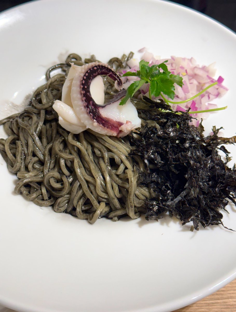 joshuakey_jp's tweet image. 釣具屋さんでは無い。
埼玉県北本市のラーメン屋さんです。笑

紋甲イカとイカ墨の混ぜそば、イワシ丼をいただきました😆

魚好きには堪らないお店かも。
メニューコンプリート欲求が半端ないです。

#fishmen