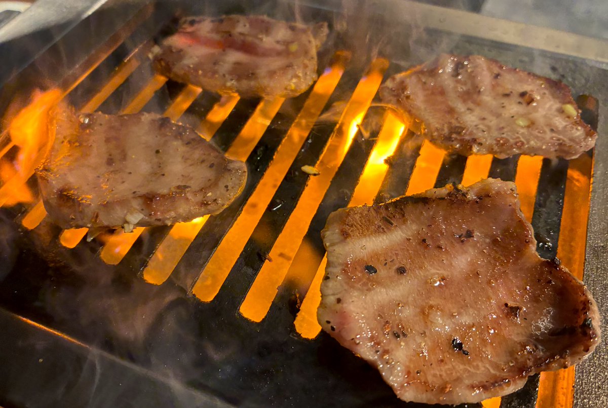 t_dragonone's tweet photo. 焼肉ホルモン金樹@中目黒
今都内で1番勢いある金樹中目黒に⤴︎
✔︎特製生タン塩✔︎シルクロース✔︎ザブトン塩✔︎ミスジタレ✔︎キムチ盛✔︎和牛ユッケetc
味はもちろんホスピタリティ抜群の金樹⤴︎
肉はどれオーダーしてもハズレなし👍
最近は塩で山葵が👍
〆はユッケジャンスープと🍚で⤴︎ https://t.co/CyGAE8XCLb
