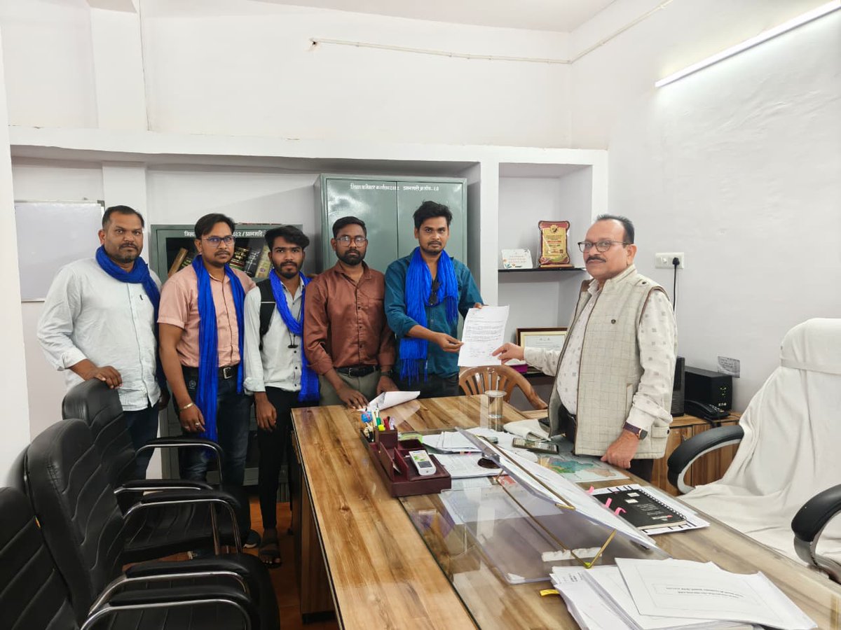 AapkaMithlesh's tweet photo. UGC के समर्थन में भीम आर्मी प्रदेश अध्यक्ष दिनेश आजाद जी के आदेशानुसार भीम आर्मी जिला -मोहला मानपुर अम्बागढ़ चौकी (छ. ग.)द्वारा महामहिम राष्ट्रपति जी को जिला कलेक्टर जी के माध्यम से ज्ञापन दिया गया https://t.co/xMAFviNsjH