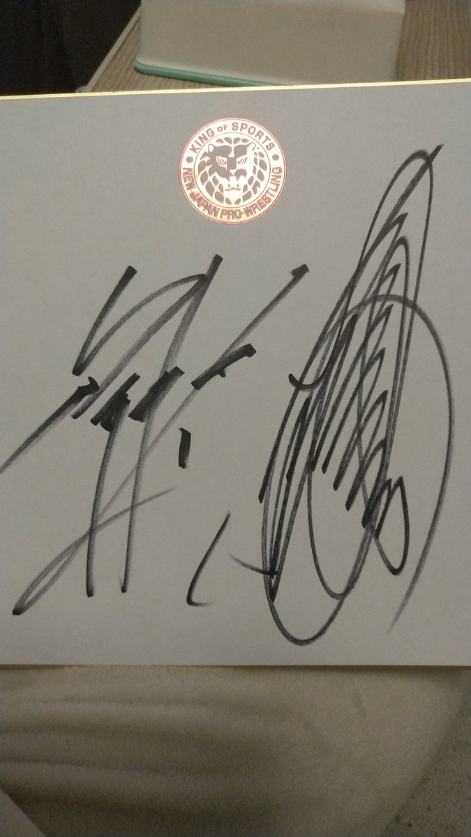 こちらに再投稿。 昨日のサイン会に娘の推しのために初参加。直前まで