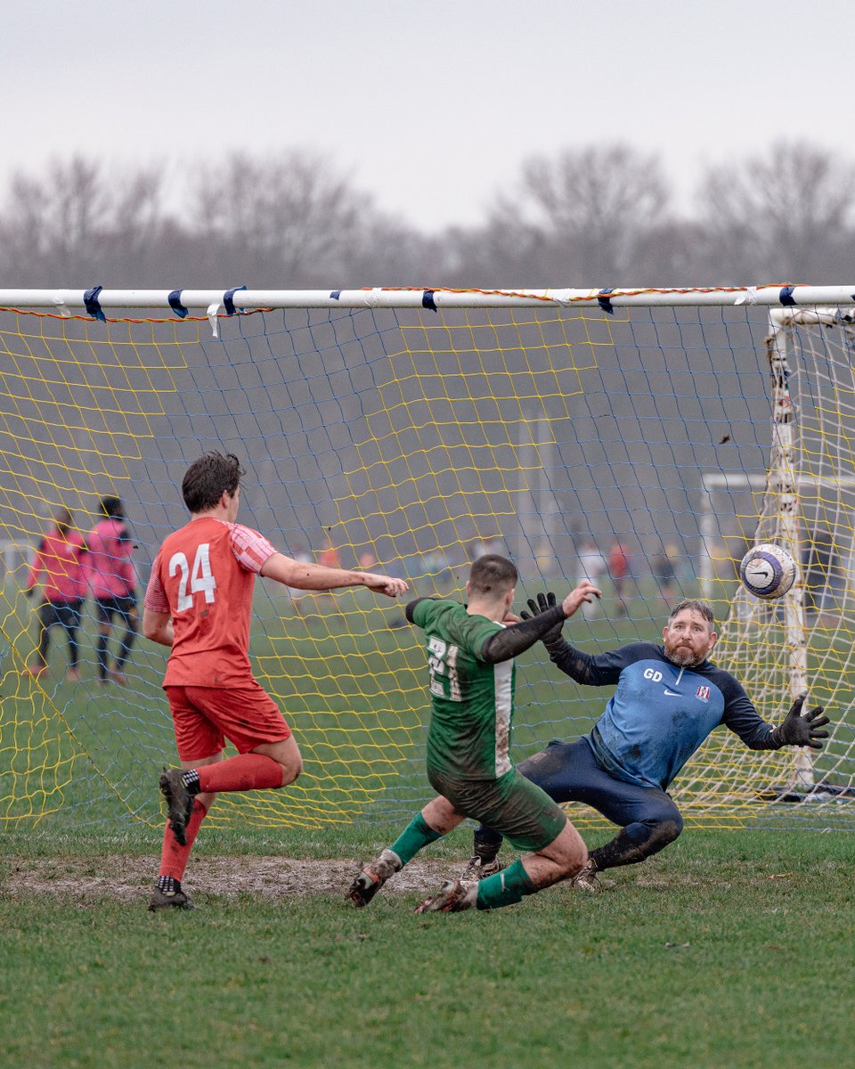 EnglandFootball's tweet photo. The first photographer we are highlighting in our new ‘Grassroots Lens’ feature is….🥁 @pushgilbey

He really captures what grassroots football is all about 😍 https://t.co/NsajKnouqN