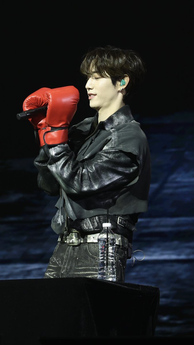 OxygenXCIII's tweet photo. 26.01.31 Silhouette Fancon 成都站
🥊♥️

#Marktuan #段宜恩 @marktuan
#MarkTuanTheShapeOfYou_Chengdu https://t.co/W7XaTOmeWp