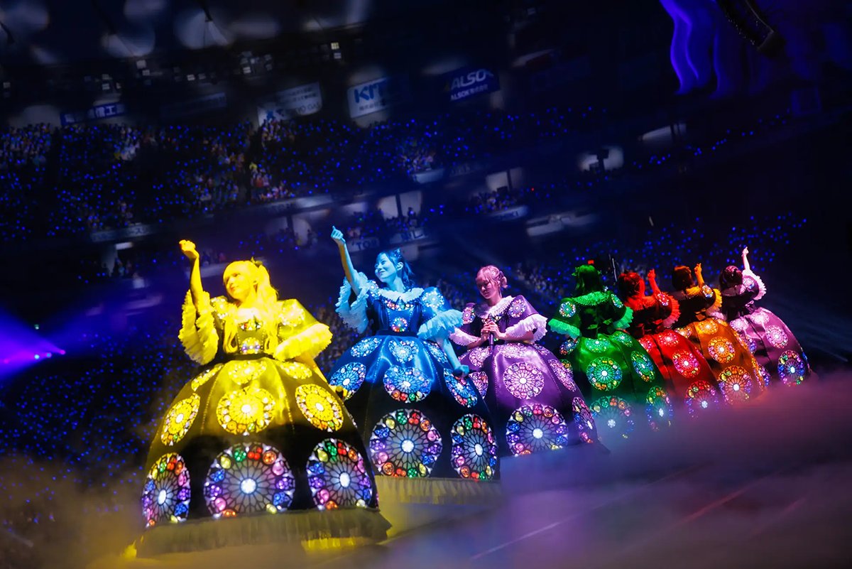 In under four years FRUITS ZIPPER have gone from a debut in a 100-seat live house to performing in front of 50,000 people in the Tokyo Dome on February 1. They now move on to the next stage of their challenge to spread "new kawaii" from Harajuku to the world.
