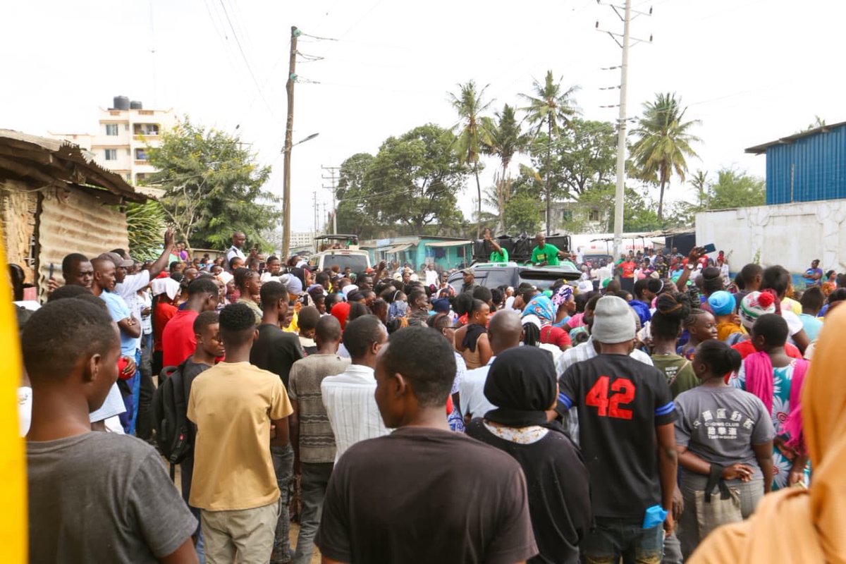 At first, they said Maraga is not serious. He remained consistent. Then they said, he's not coming to the ground. He is hitting the ground properly. Now they're saying "he can't win alone"...Well, he can't win alone that's true, that's why he's powered a solid 8M youths.

I'm