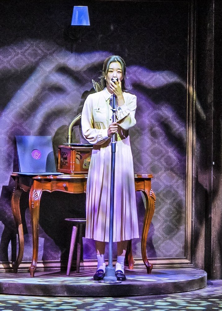 Syj_YeaJi9's tweet photo. Our Precious Love Unnie @yeyeji_seo As Yun Sim-Deok #cryingforyou 🎙️

You are truly the best 👏🏻👏🏻👏🏻

#SeoYeaJi #서예지 https://t.co/XUq5P6serR