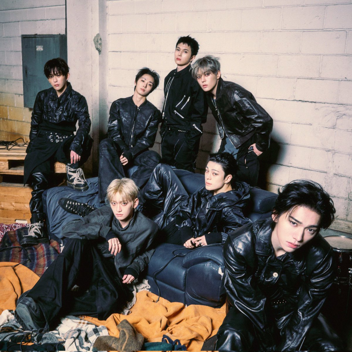 koreansales_twt's tweet photo. <ROCK THE NATION> by #WHIB has now surpassed 60,000 copies sold on Hanteo. https://t.co/YIMHAkkXwP