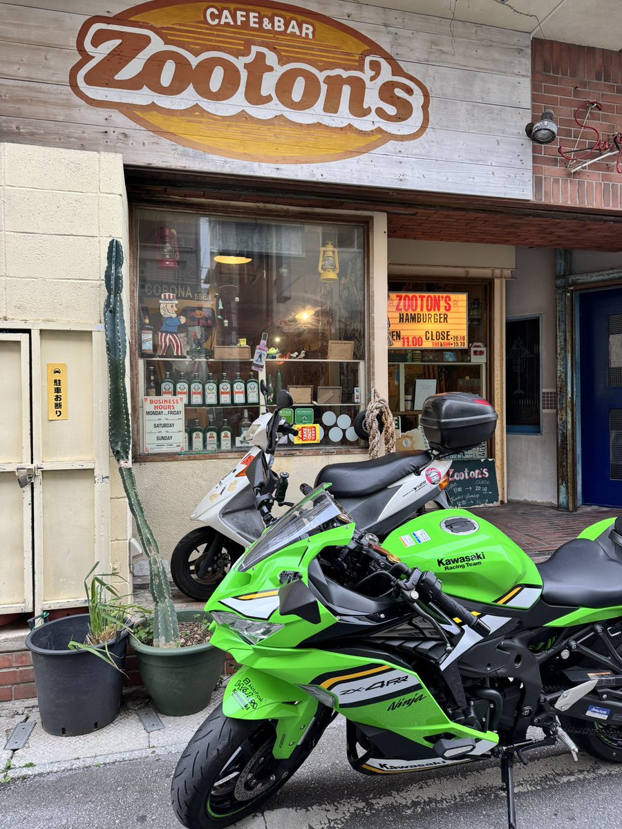 ZX-4RR乗って、嘉手納の道の駅へ行ったりアボガド、友達がやってるお店