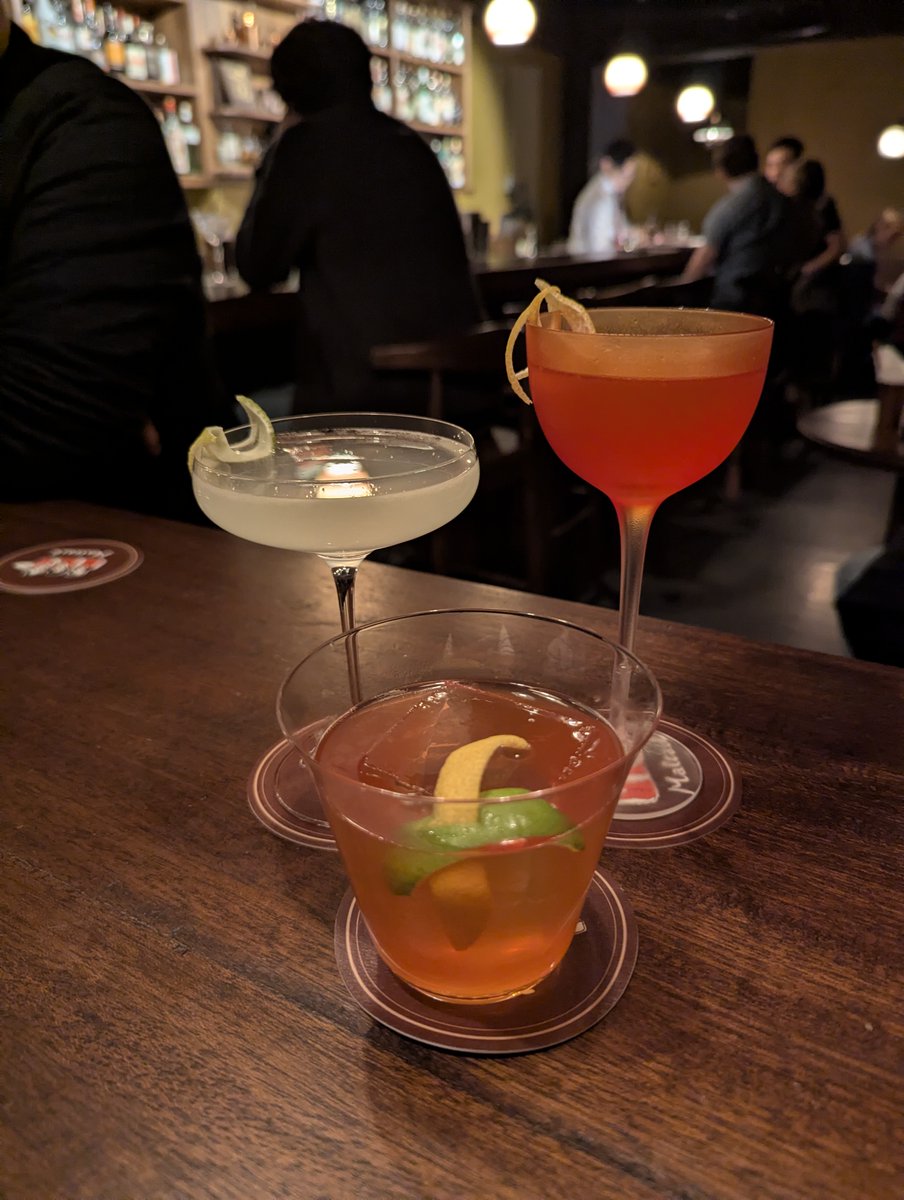 咻～的一下已是二月
元旦開始接連兩組人馬到訪，這裡那裡吃吃喝喝，走走看看，反正一切對歪果人全都新鮮，陪客無需特別計劃，跟著我在台灣的日常便是。

幾位老友分別約見，聊書聊事，有滋有味。

看完AH爬樓直播，一場徒步分享，其後幾日台北隨意悠晃，與死黨的好友一見如故。

一月，安然劃下句點。