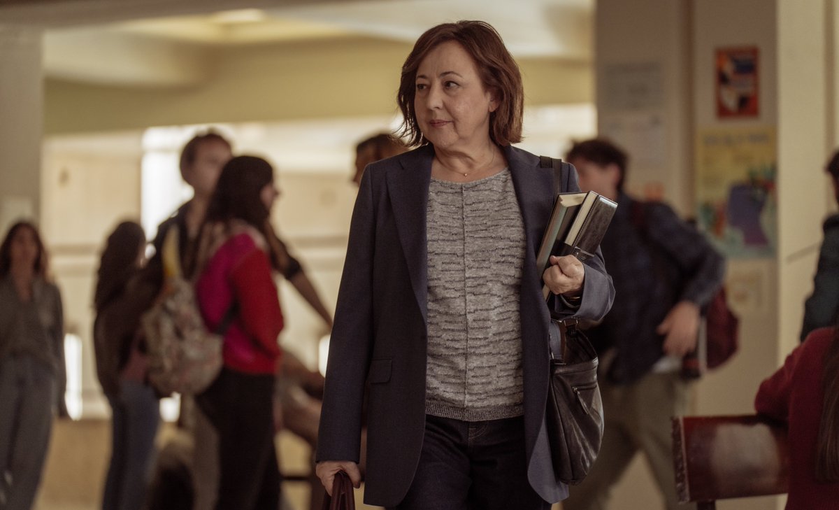 NetflixES's tweet photo. Cada familia tiene sus propias reglas. Y nadie las sigue. La película '53 Domingos', protagonizada por Javier Cámara, Carmen Machi, Javier Gutiérrez y Alexandra Jiménez, llega el 27 de marzo. https://t.co/1j8DNiirjU