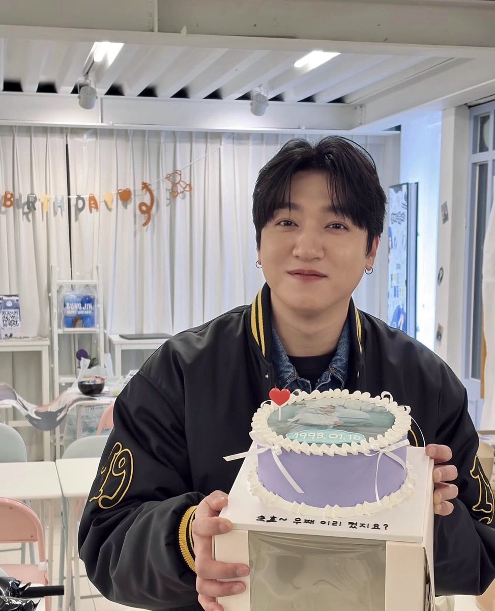 byewinterjin's tweet photo. it really hits different when sungjin looks directly at the camera 😭 https://t.co/A5e47NtLL3