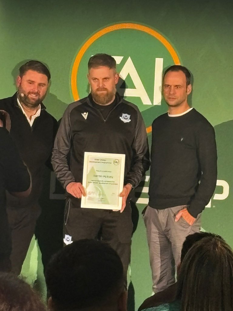 Well done to our U15 Assistant Coach Darren McEvoy on receiving his Certificate for the FAI development programmes ‘Green Shoots’👏 . The presentation took place at the annual coaching conference at the Aviva