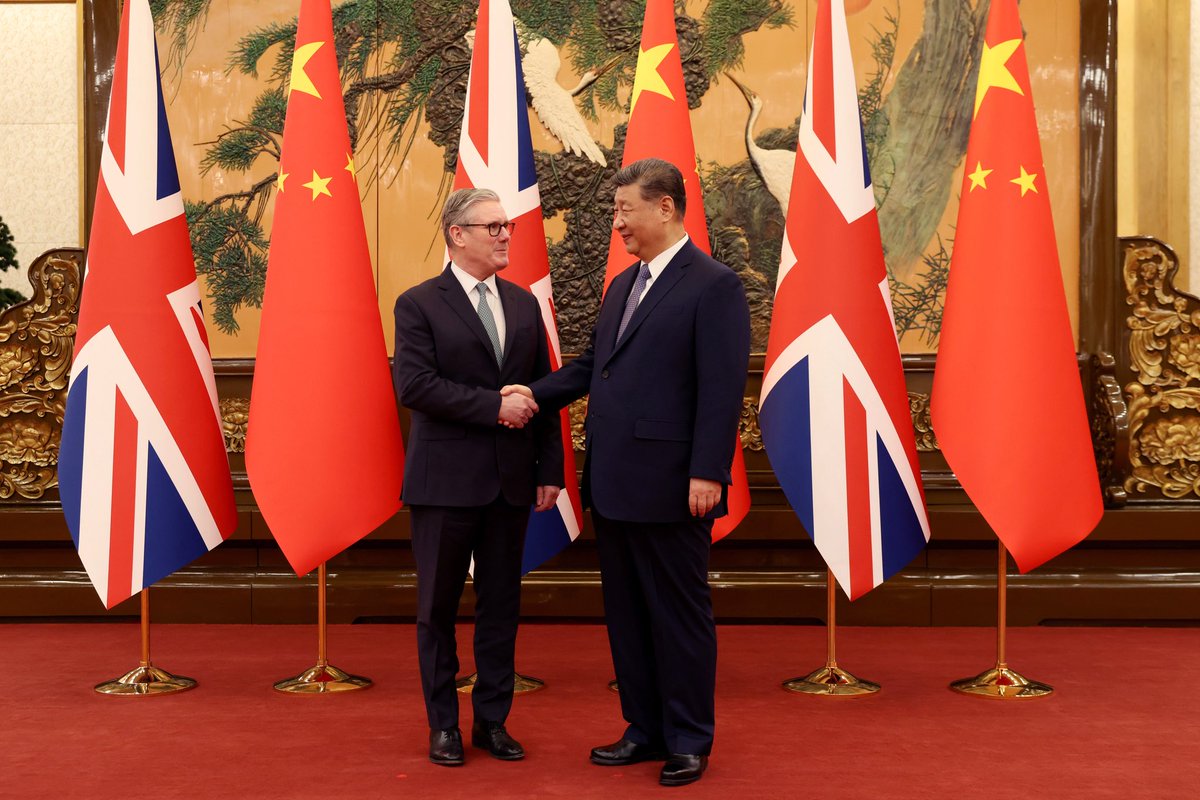LucyRigby's tweet photo. Back in 🇬🇧 &amp; at my desk in @hmtreasury after a busy &amp; productive week in Beijing with the PM @Keir_Starmer, Sec of State for @biztradegovuk @peterkyle &amp; an incredible 🇬🇧 business delegation, strengthening the 🇬🇧🇨🇳 financial relationship &amp; creating new opportunities for 🇬🇧 firms https://t.co/JOoC4Ae0Tp