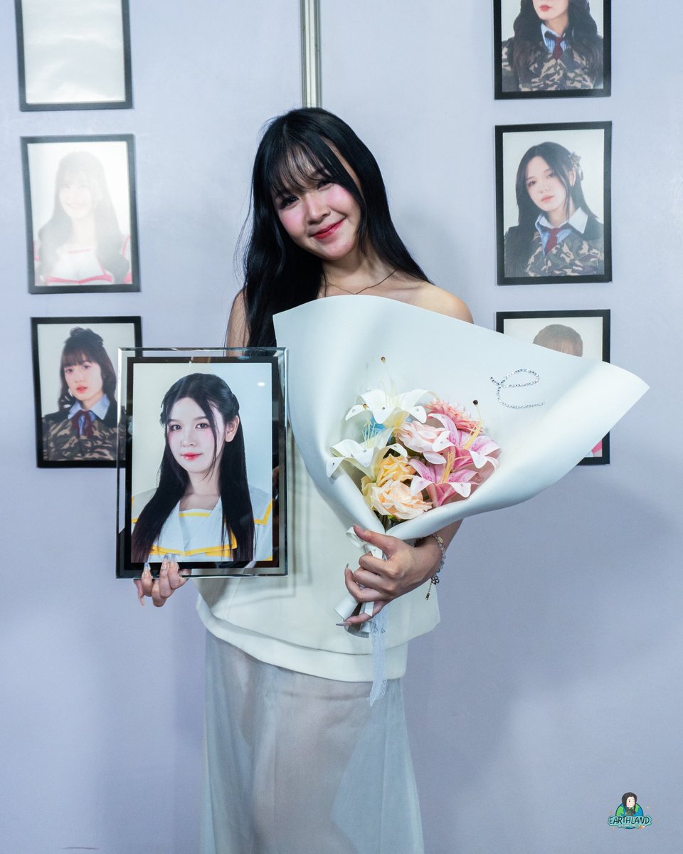 fc_earthbnk48's tweet photo. เวลาเหลือน้อยเต็มที
เลิกคิดแล้วแคปชั่น..
คิดถึงเธอดีกว่า.. 
ก่อนจะถึงเวลาต้องจาก..💚💚

💚💙🚀🌎

#EarthBNK48
#Earthland
#BNK48 https://t.co/4lXmNgOaEv