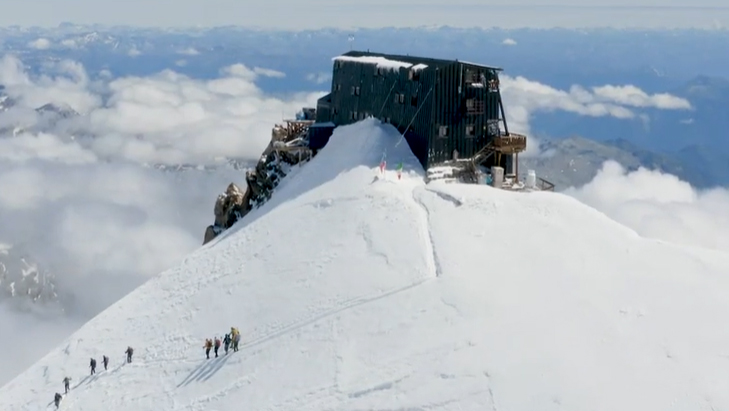 Así es el remoto refugio de montaña que es la edificación situada a más altura de Europa
20minutos.es/gonzoo/blogs/b… Por encima de las nubes. 🏔️