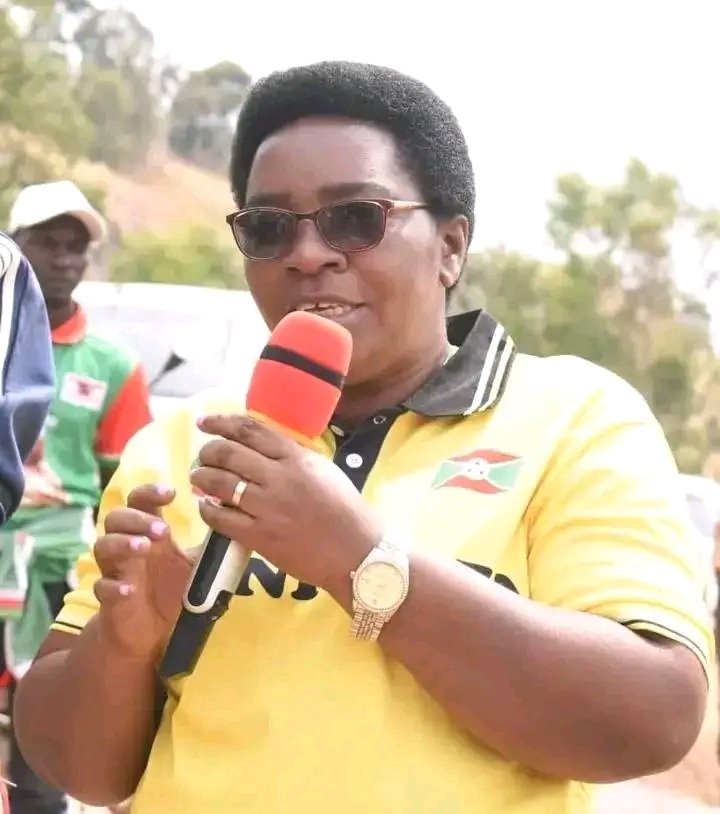 MagazineJimbere's tweet image. ✍🏿 Désormais, les citoyens désireux de soulever leurs doléances auprès du gouverneur auront la possibilité d’être reçus dans les anciens bureaux provinciaux. Selon un communiqué publié le 27 janvier 2026, les habitants des communes #Butihinda et #Muyinga seront reçus à Muyinga