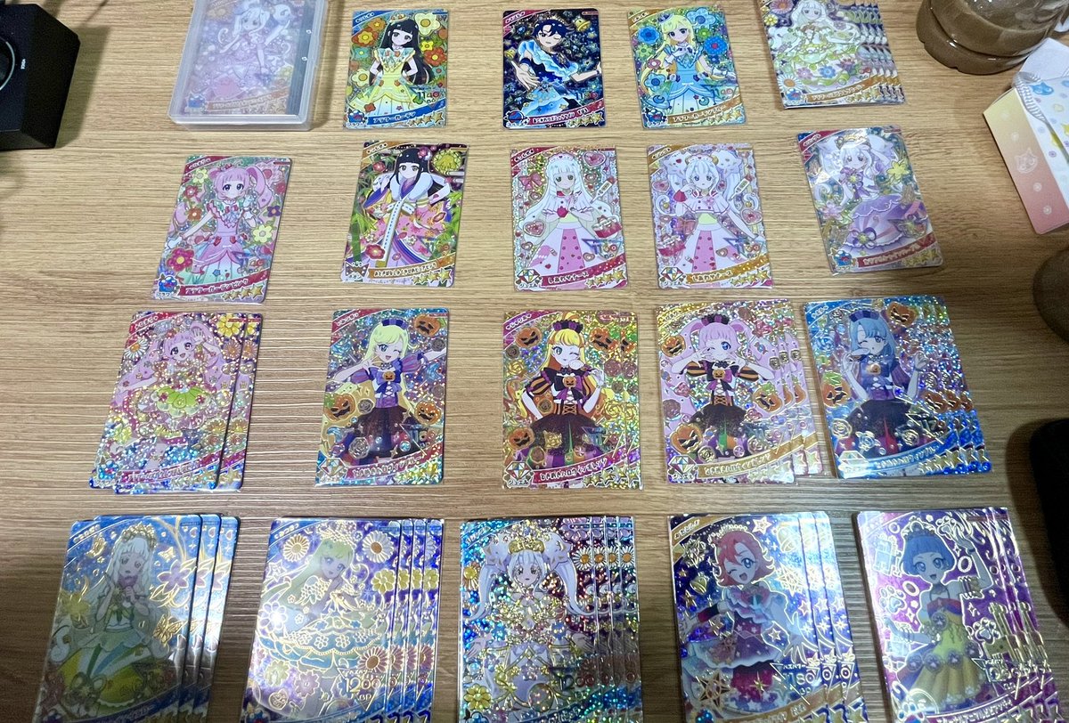 dhiaro_'s tweet photo. 身内鯖で貼られたビビに一目惚れし、グミシクを調べもせずビビ読みでドカ買いし、その後筐体に一日で3万投げ入れてサイン含むビビだけを迎えられなかった変な人間のアカウントはこちら https://t.co/HzPOTK9LZg