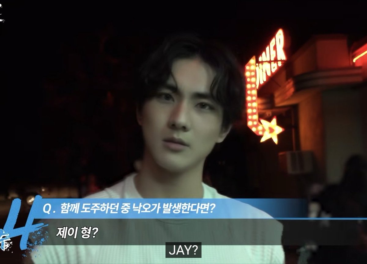Q: If someone falls behind during the escape?
🐈: Jay hyung?
Another example of Jungwon including Jay in any conversation because his head is full of his favorite hyung 🤭