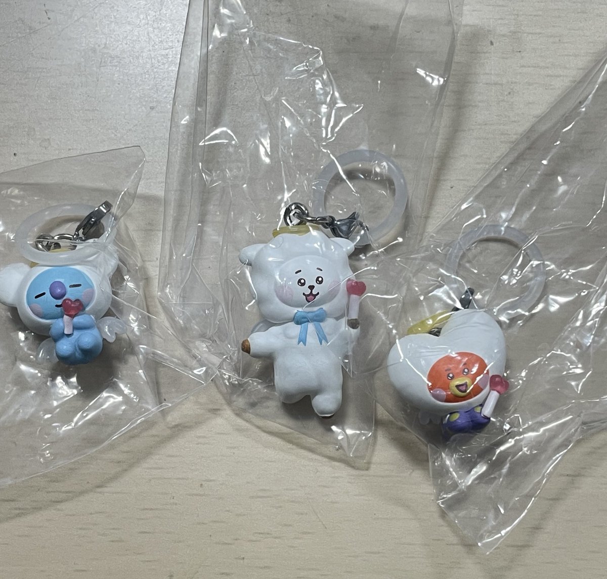 BT21 めじるしアクセサリー エンジェルver ガチャ 交換 

【 譲 】 TATA  RJ  KOYA

【 求 】 COOKY(激求)

郵送交換📮
お気軽にお声掛けください！🙌🏻