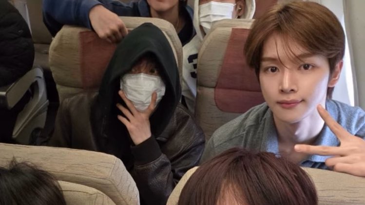 beunimaru's tweet photo. TERNYATA CERENYA DI BANDARA AJA,,,, DI PESAWATNYA RUJUK KOK,,,, KAN????,,,, https://t.co/I5aicPlprz