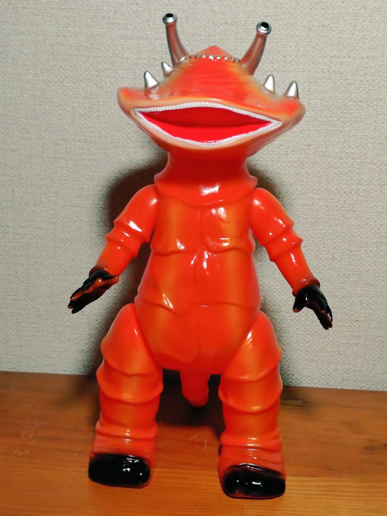 考えてみたらカネゴンって本編のがこんな色よね、ブルマァクの見過ぎて