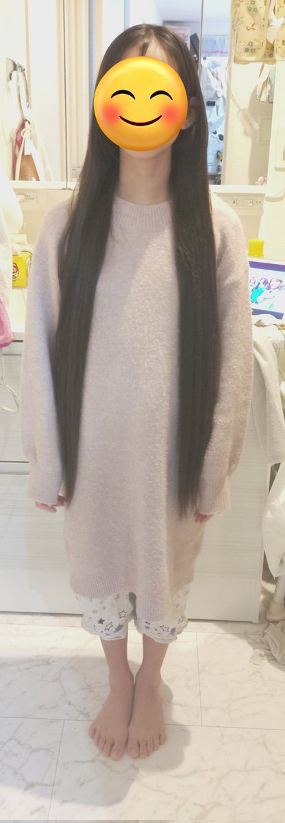 下の子ヘアドネーションをついに！
トータル何年のばしたかわからないけど、70センチくらいあった😁
スーパーロングウィッグてきたらいいなぁ
今日から超ロング→ボブです。
3歳のころの下の子そっくり(笑)