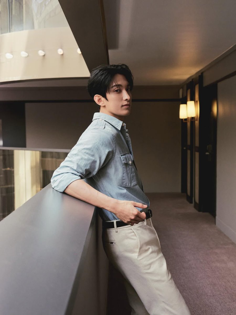 mckyeomdi's tweet photo. not to be a #dilfhunter but i just think dokyeom will look super good once he goes grey https://t.co/vqJBIVOJvX