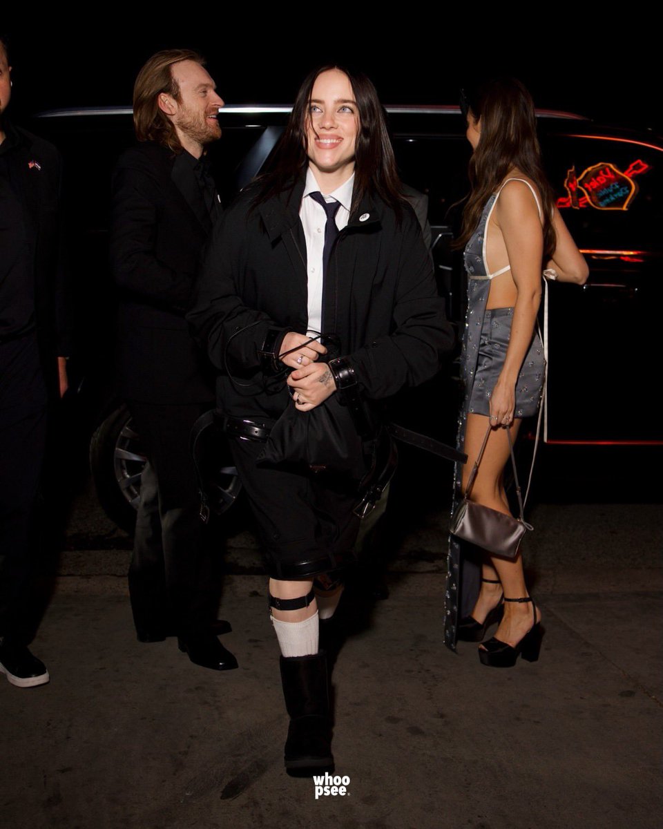 billieeilishtrs's tweet photo. Billie photographed with Justin Bieber at a #GRAMMYs after party last night in Los Angeles, California! ⭐️

📸: https://t.co/yUsoitvvhA, diggzy https://t.co/vOKah6QCUD