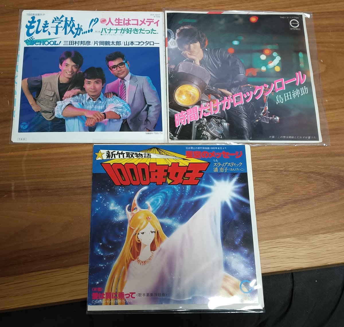 bigkimb's tweet photo. 3Rの本命はバラエティラウンドでした。
出題されたものでデジタル入手が厳しそうでEPを持ってたものを引っ張り出しましたが、これらは思い出せずスルー、誤答休み中、勝ち抜け後と全て解答できず…
特に「星空のメッセージ」は昔から大好きな曲なので大会で一番悔しい非番でした。 https://t.co/XQmnpqOKW5