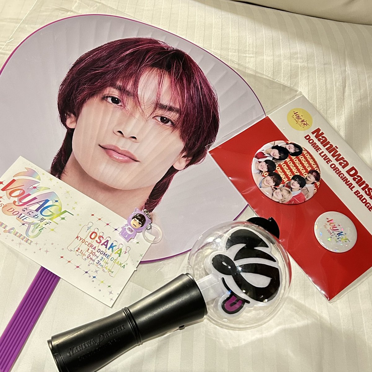 なにわ男子楽しかった！

ただ隣があまりお行儀良くない子達でちょっと残念だった💦
会場の写真も撮りまくるし。
でも、私の前にもはみ出して来た連結うちわも虚しく無視されてたのはザマァとしか思えない😅

そして、全体的にSixTONESに比べるとファンが大人しい🤔🤣

#なにわ男子1stDOME_VoyAGE
