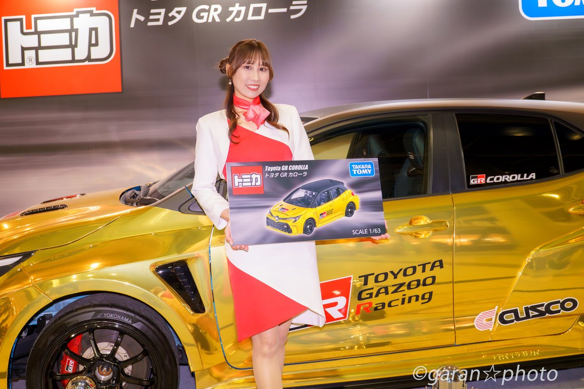 garan814's tweet photo. 東京オートサロン2026
タカラトミー トミカブース
可愛いコンパニオンの
モデル：楠しおり さん @kusunokishiori 

#東京オートサロン2026 
#タカラトミー #楠しおり https://t.co/8nibLUwjN5