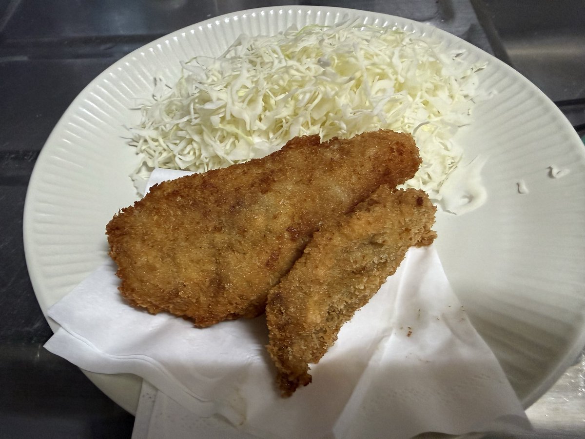 タラフライだぜ。上手にできてるだろ？ （ところで生のタラを切って