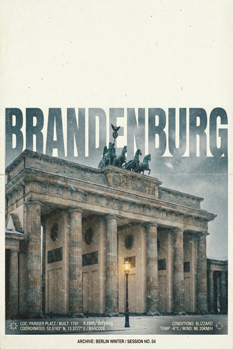 defyong's tweet image. 柏林 #Berlin 最著名的地标，勃兰登堡门(#Brandenburg Gate in Snowy Winter) 在风雪中不仅代表着历史的厚重，更有一种穿越时间的静默感。巨大的砂岩石柱在白雪皑皑中显得更为庄严，顶部的胜利女神战车（#Quadriga）在漫天飞雪的灰色天空中，强调寒冷与秩序的对抗。