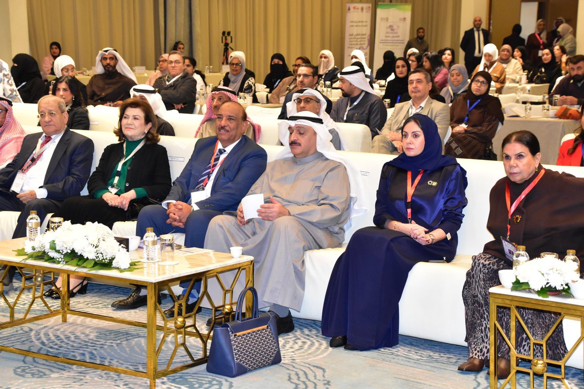 JournalGulf's tweet photo. افتتح معالي الدكتور أحمد العوضي وزير الصحة المؤتمر الإقليمي للأورام؛ المؤتمر السنوي ١٣ للاتحاد الخليجي لمكافحة السرطان 
كما شمل برنامج الافتتاح كلمة الأستاذة سوسن الفاهوم جعفر رئيسة مجلس إدارة الاتحاد و كلمة د/ خالد الصالح رئيس المؤتمر و الأمين العام للاتحاد الخليجي #gffcc https://t.co/TNmPdV9bFx