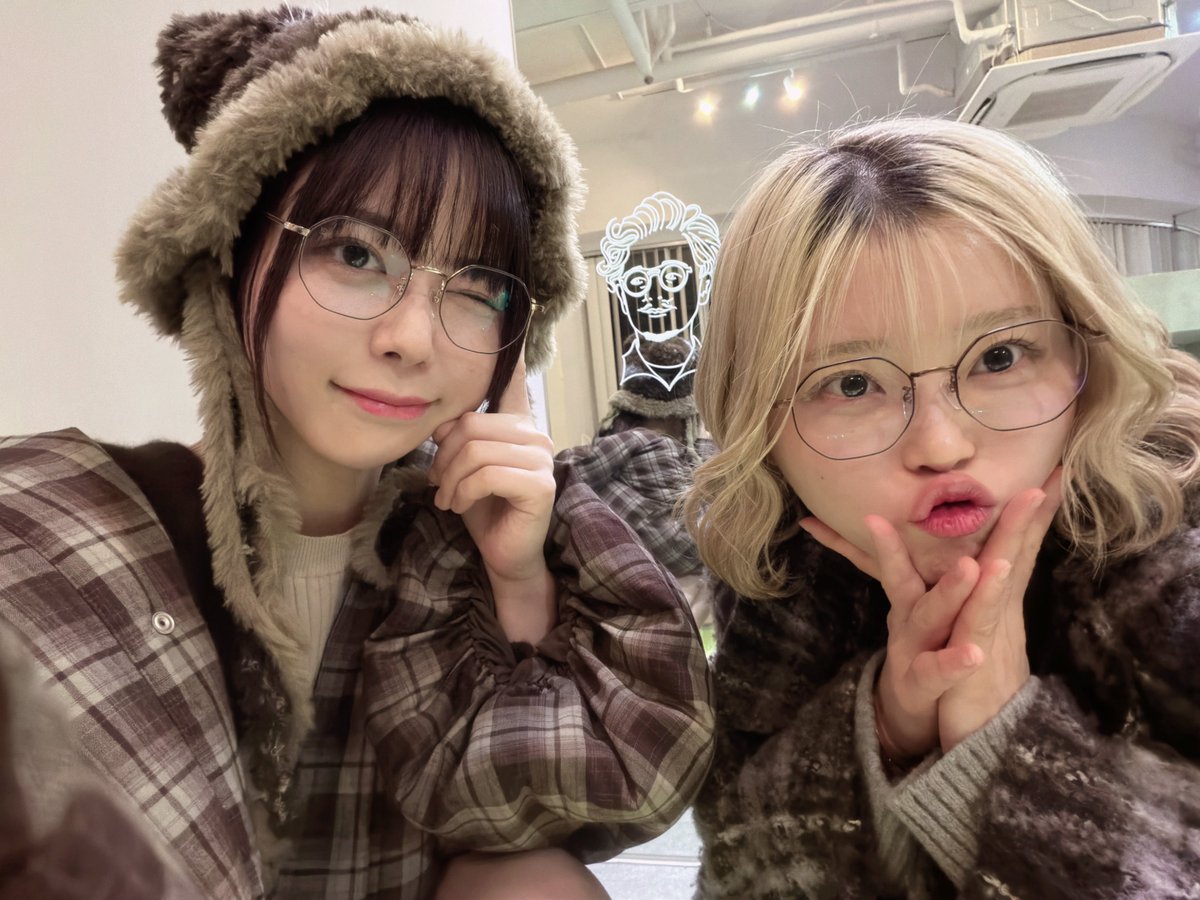 中学生の時まどマギのほむほむに激ハマリしてから、ず〜っと眼鏡をコレクションしてるのだ👓💖 https://t.co/14bCpqZn4m