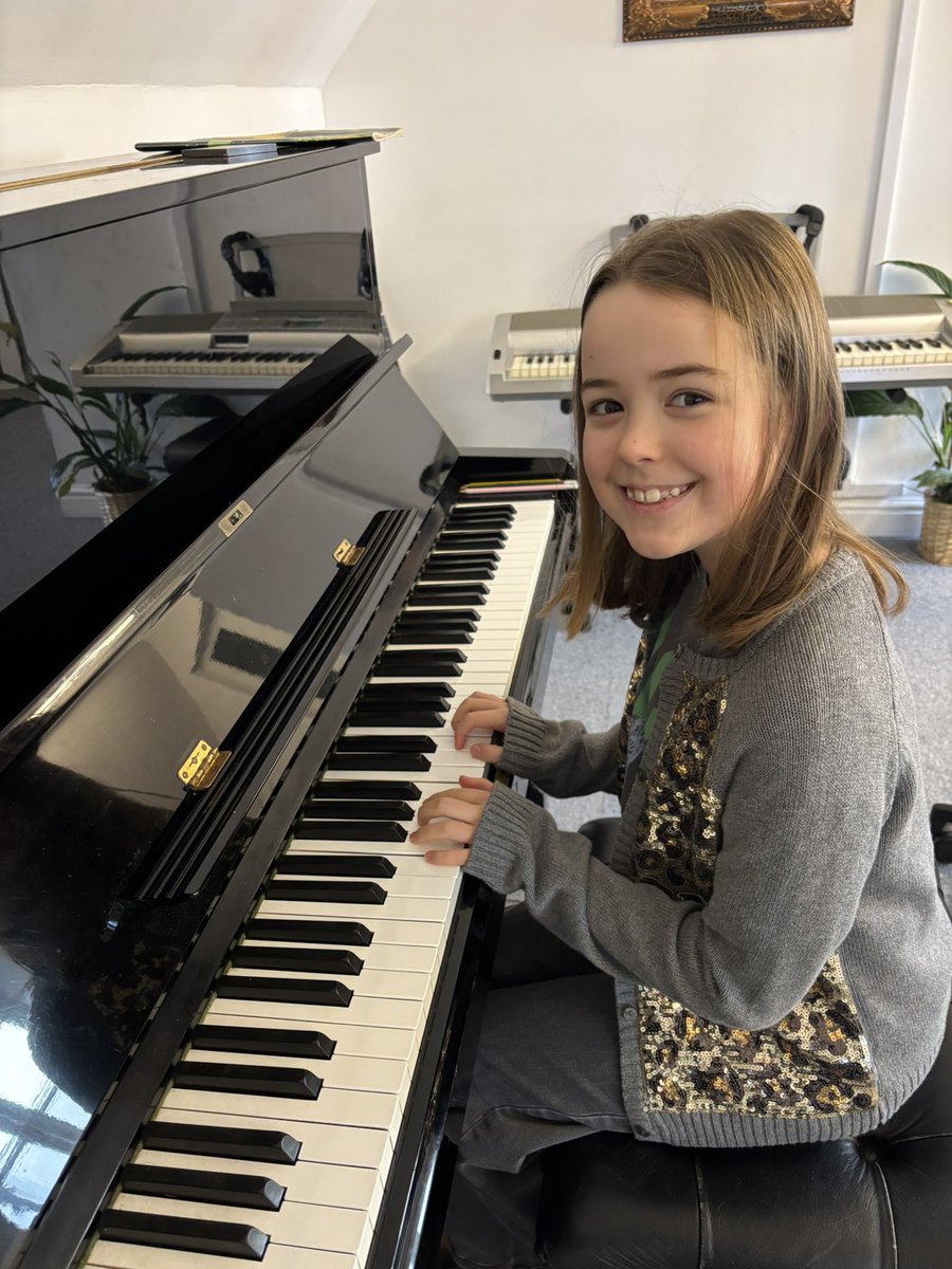 DMSMusicSchool's tweet image. #GoodMorning 
‘It’s A New Day, It’s A New Week, It’s A New Month, and we’re #FeelingGood ‘ 🎼
dorridgemusicschool.com
📞 01564772831
@BrumHour @WestMids550 @Covhour @SolihullUpdates @promotenorthsol #music #education