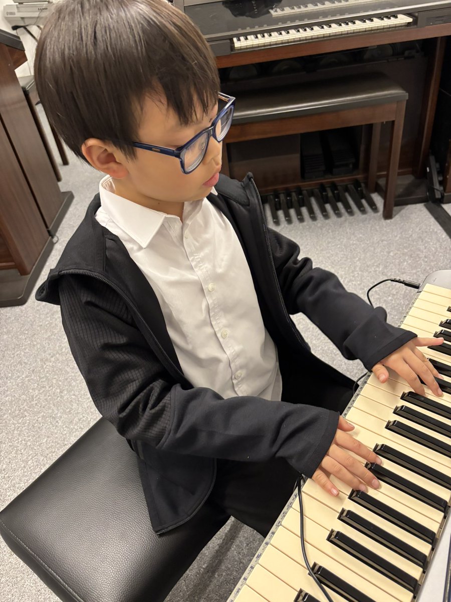 DMSMusicSchool's tweet image. #GoodMorning 
‘It’s A New Day, It’s A New Week, It’s A New Month, and we’re #FeelingGood ‘ 🎼
dorridgemusicschool.com
📞 01564772831
@BrumHour @WestMids550 @Covhour @SolihullUpdates @promotenorthsol #music #education