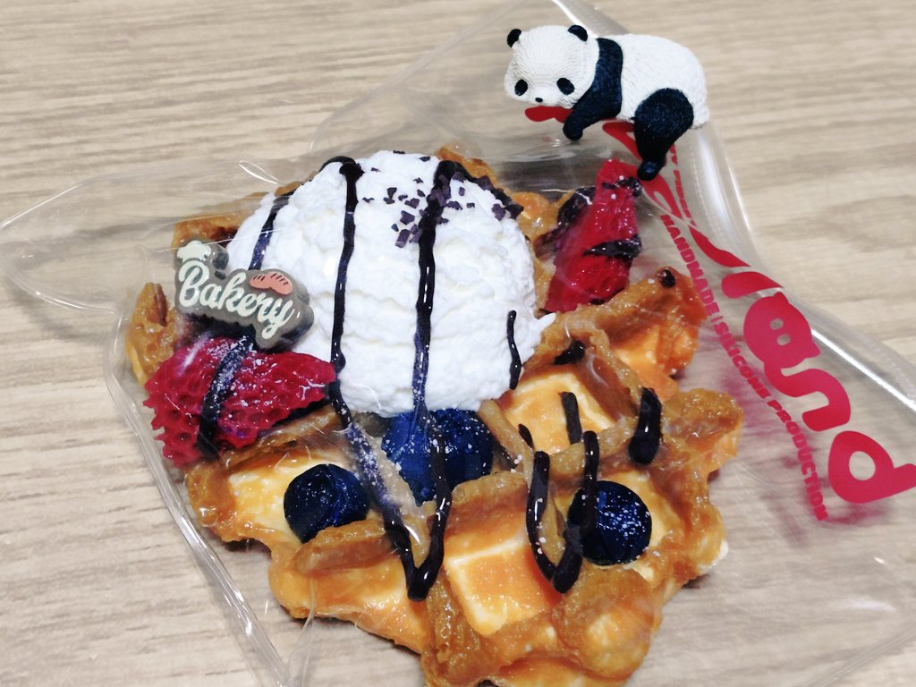 着々とスクイーズはふえている⋯ お気に入りは肉球クリームパンとねこ