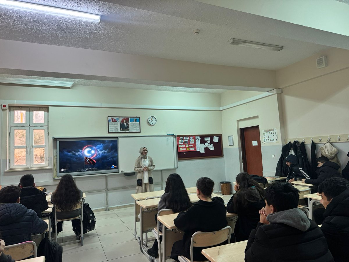 İlk Ders Bayrak 🇹🇷 
"İstiklal Bayrakla, İstikbal Maarifle" anlayışıyla;
birlik, beraberlik ve vatan bilinci güçleniyor!
<a href="/tcmeb/">Millî Eğitim Bakanlığı</a>  <a href="/Yusuf__Tekin/">Yusuf Tekin</a>  <a href="/mem_siirt/">Siirt İl Millî Eğitim Müdürlüğü</a> 
<a href="/Dr_KemalKzlkaya/">Dr. Kemal KIZILKAYA</a>    <a href="/saz_ilhan/">ilhan SAZ 🇹🇷</a> 
<a href="/murateldemir4/">murateldemir</a>
   
#BayraklaBaşlayanOkul