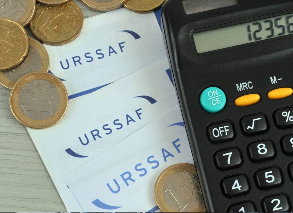 L_ThinkTank's tweet photo. [ 🇫🇷 FRANCE ]

🔸 L’Urssaf réclame 1,7 milliard € à Uber, accusant la plateforme d’avoir déguisé en contrats d’entreprise la relation avec 71 000 chauffeurs entre 2019 et 2022 pour échapper à ses obligations d’employeur. https://t.co/ag2GoPkolu