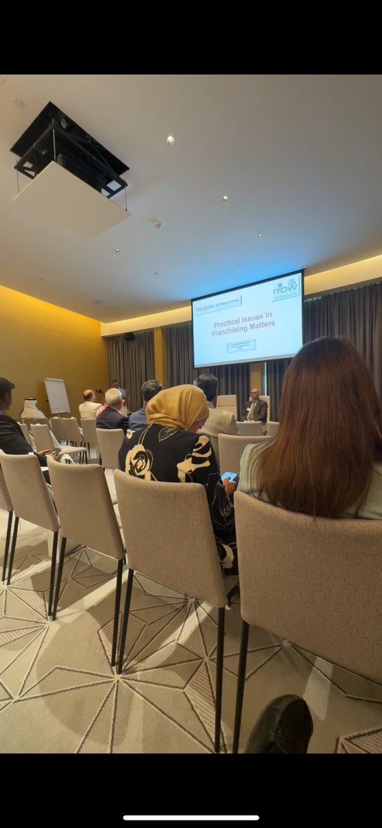 سُعدت الأمس بحضور #أسبوع_الرياض_لتسوية_المنازعات2026 والاستماع لمحاضرات نوعيّة رائعة بخصوص:
١-القوة الثبوتية لتقارير الخبراء المدعومة بالذكاء الاصطناعية
٢-ومنازعات الامتياز التجاري في الشرق الأوسط
فقد استمعنا خلالها لخبراء متخصصين على الصعيد الدولي اسهموا بإثراء معرفتنا

كما