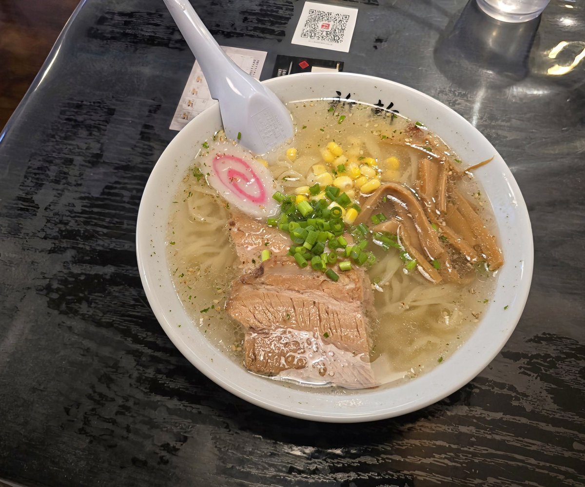 K46749975's tweet photo. しんざん@佐野
◾塩らー麺◾チャー丼

🈁醤油しか食べたことない
今日は未食の塩🤭🧂

おぉ~😍塩も旨い⤴
🌽コーンを残さずすくってたら
いつの間に？自動完飲だよ🤣
不揃いピロモチ麺も絶品💯

🍚炒めたての熱々！
甘辛い焼肉パンチダレ玉葱甘み
とろける豚🩷激旨昇天丼💯
#新斬 https://t.co/8wWVMpknGy