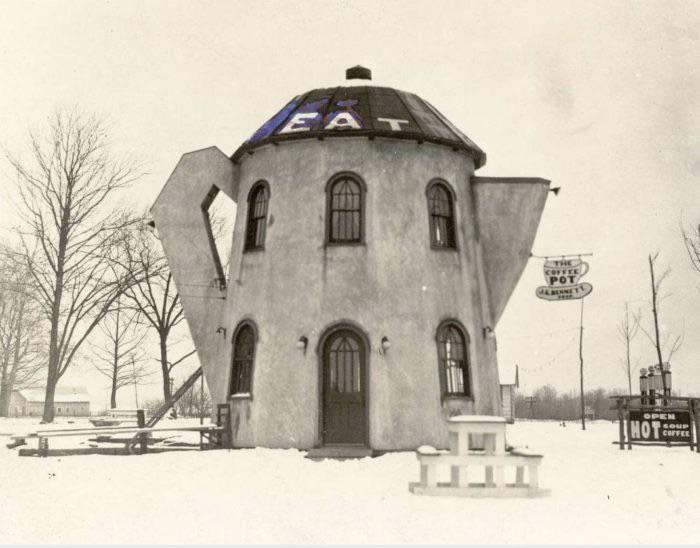 archaeologyart's tweet image. The Coffee Pot in Austin, It opened in 1928 and was demolished in the 1960s. This photo was taken in the 1940s.