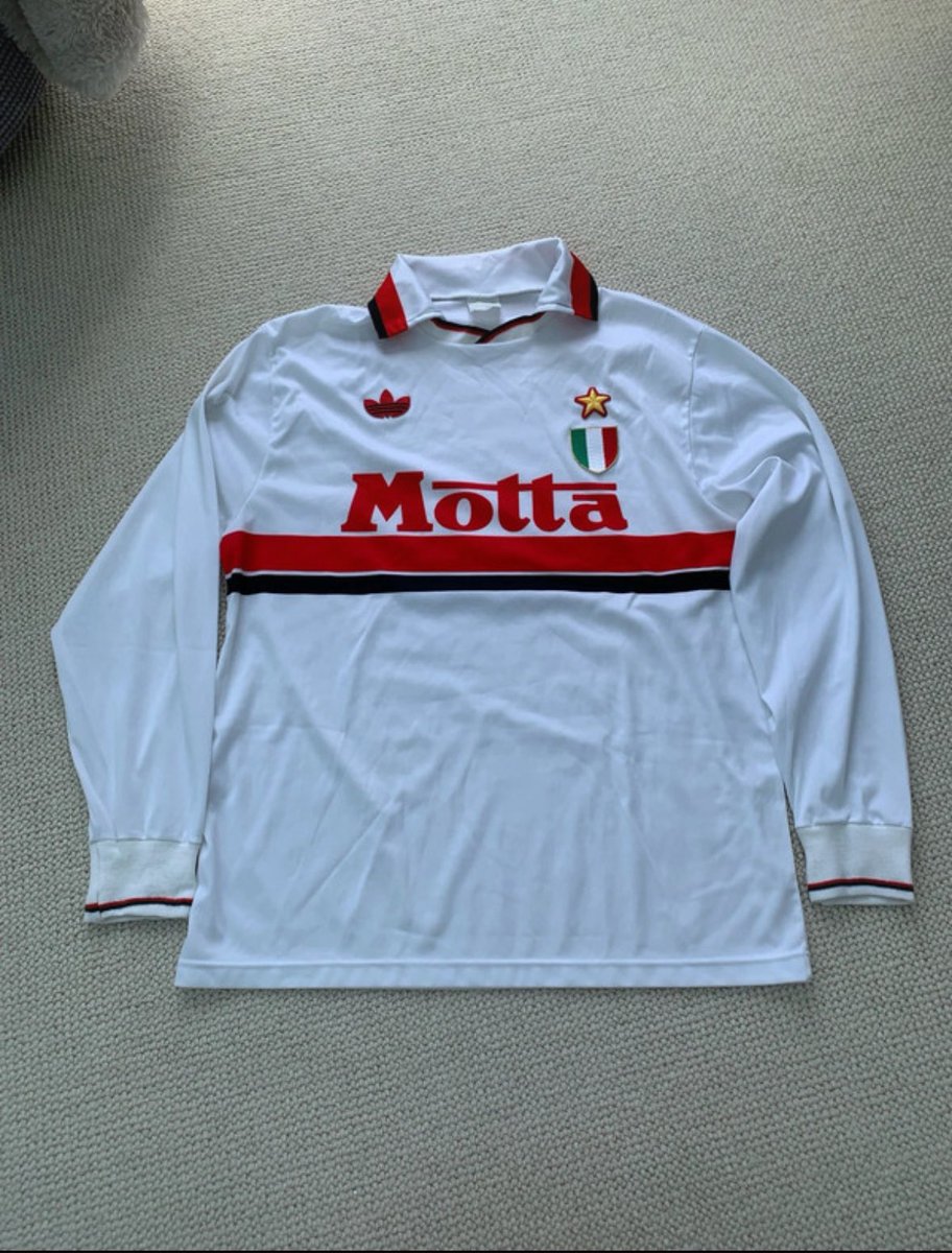 Does anyone know where I can source a replica of this absolute masterpiece? 🤌🏻