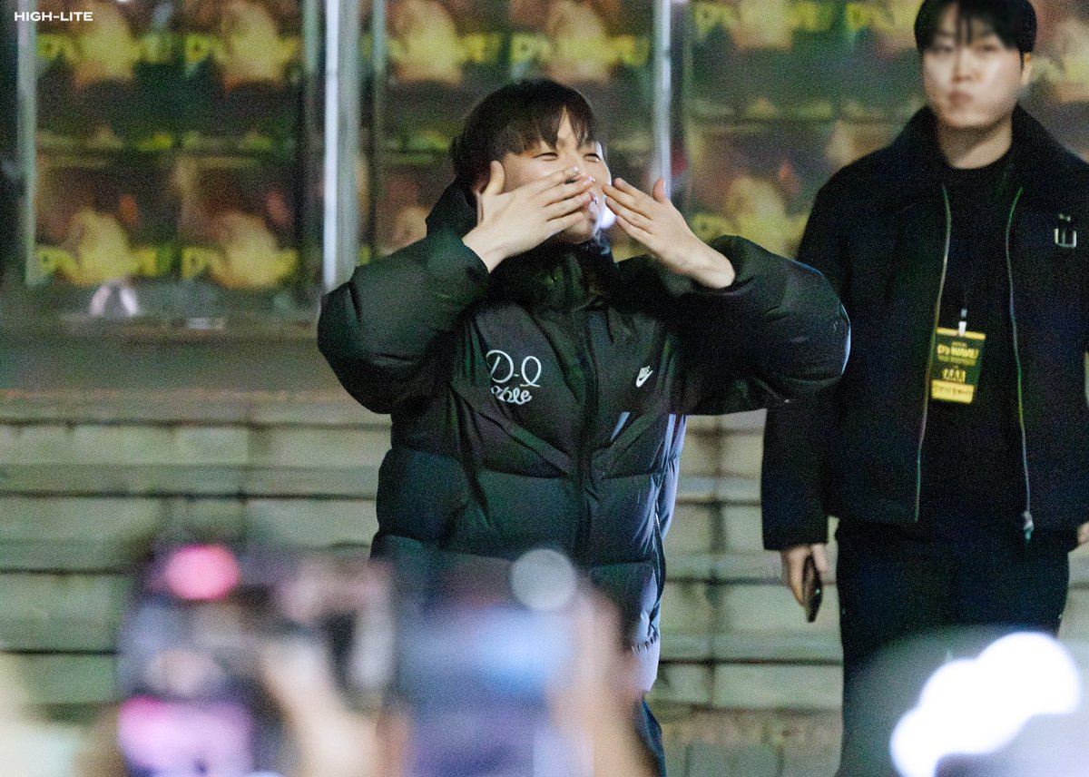 High__Lite's tweet image. 260104 D'sWAVE ENCORE : SEOUL

허리 숙여 인사할 땐 앞발이 들리고
손키스도 마구마구 해주는 강쥐의 퇴근길🐶

#대성 #DAESUNG #DLITE #テソン #DsWAVE #DsWAVEEncoreinSeoul 

@d_lable