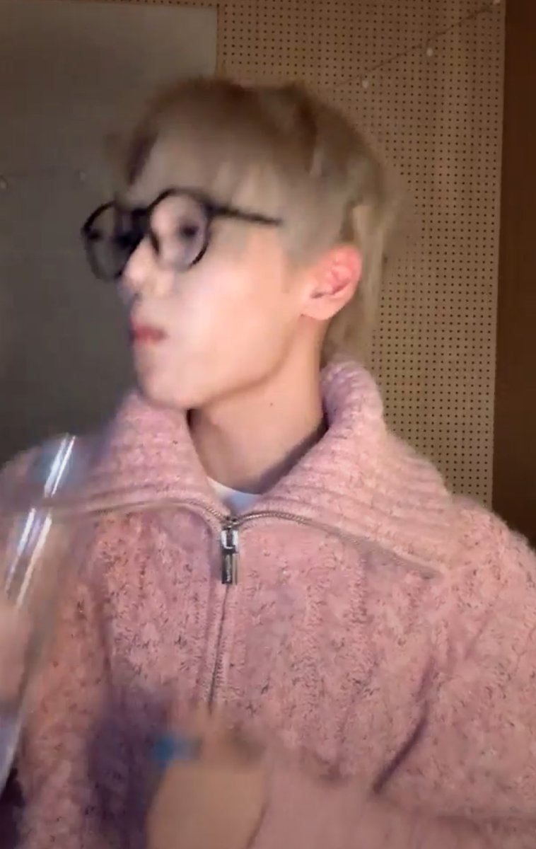 burgersnfriez's tweet photo. Him eating the mala konjac and immediately drinking water after #weakass #metoo https://t.co/QMWnjijy2m