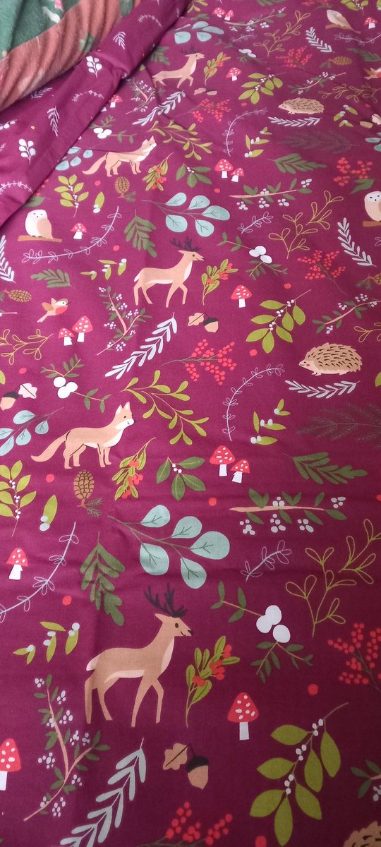 I love the woodland themed duvet cover I've just put on 🍄🖤🦊🦌🦉🦔