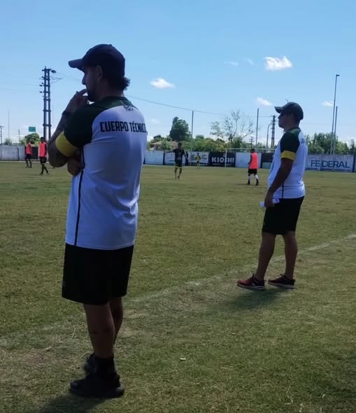 Asoc. Metropolitana: Las Manda se pone en marcha
Las Mandarinas realizo un entrenamiento amistoso con el Club el Indio en el estadio "Mario Luis Vescovi" La nota leela completa en este enlace todosunotvdeportes.com.ar/info.php?id=11…