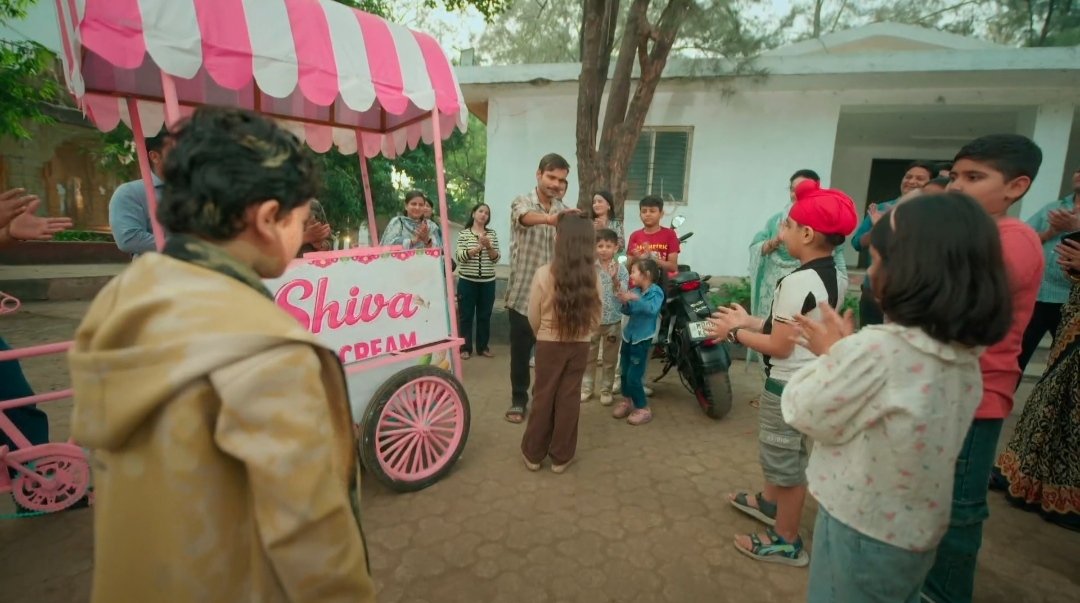 Dua is such a bright kid. She urged everyone to contribute 20/- each to the icecream seller for the loss he faced. Dua has a heart full of empathy for them who are poor and needy. We saw her once donating money to a beggar too before.
#mannat